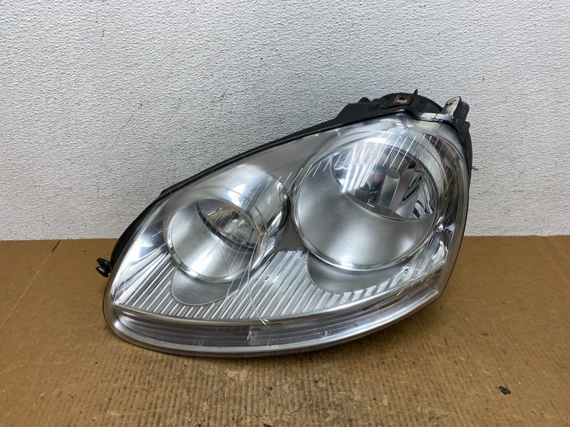 2005 to 2010 Volkswagen Jetta Left Driver LH Side Headlight Halogen AE2717 DW
