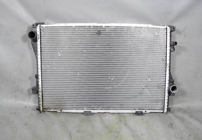 BMW E38 E39 Early V8 Main Cooling Radiator 1995-1998 540i 740i M60 M62 USED OEM