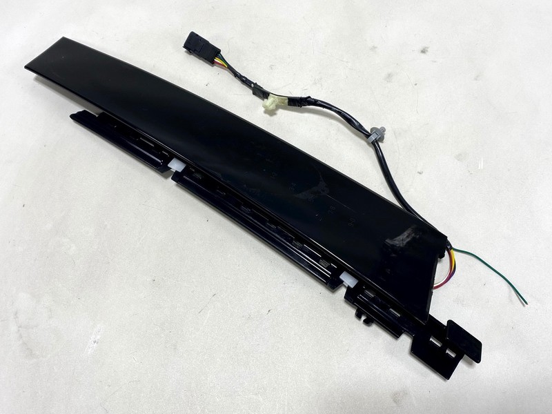 20-25 FORD ESCAPE FRONT LEFT DRIVER DOOR WINDOW B PILLAR APPLIQUE MOLDING OEM