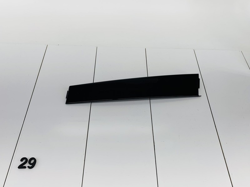 17-18 VOLKSWAGEN TIGUAN LIMITED FRONT RIGHT SIDE DOOR PILLAR MOLDING OEM