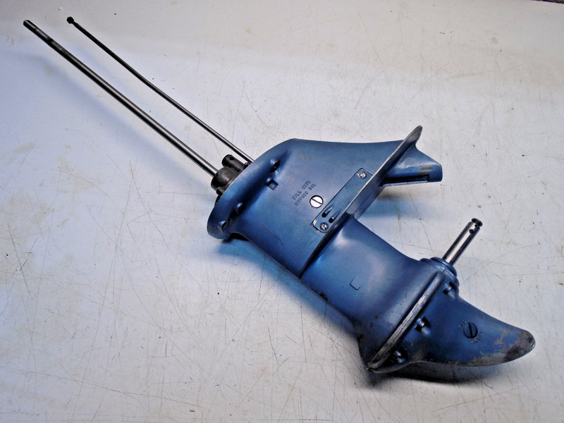 C Evinrude Johnson Outboard 7.5 HP 1955 Lower Unit Gear Case Assembly 376346