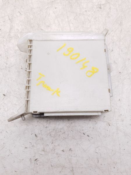08-09 LEXUS LS600HL 5.0L 4WD AT TRUNK FUSE BOX