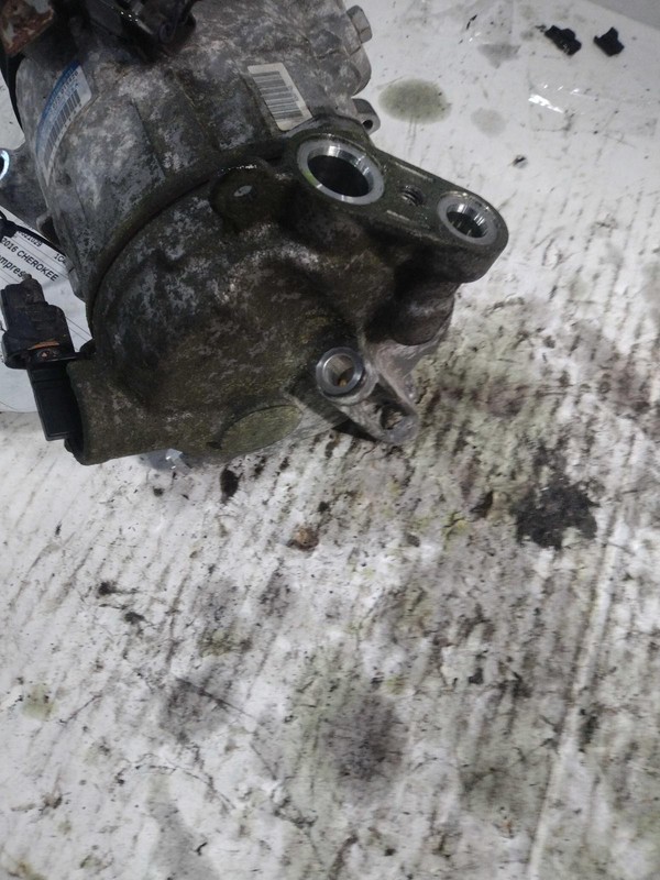 2016 Jeep Cherokee A/C Compressor OEM 68103198AA 59000 Miles Black