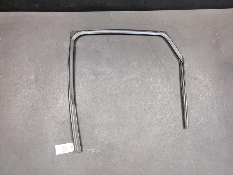 Rear Right Door Window Glass Run Channel 2019 Mazda CX-5 KB7W-72-605 2017 - 2021