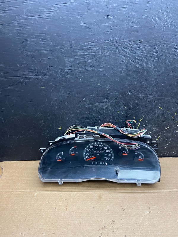 2001 - 2002 Ford Econoline E250 E350 Van Speedometer Instrument Cluster w6533 DG