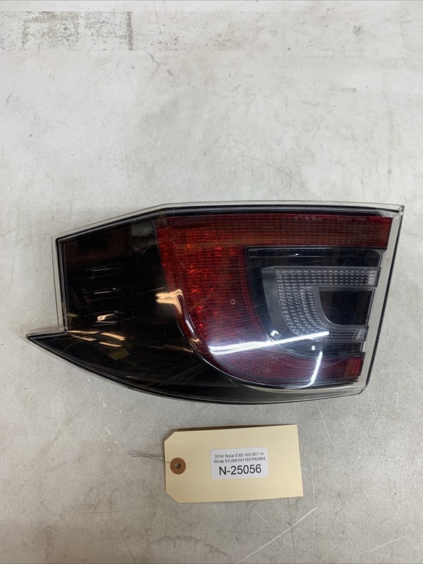 12-21 TESLA S REAR RIGHT PASS SIDE TAILLIGHT OUTER TAIL LIGHT OEM 25056 B152