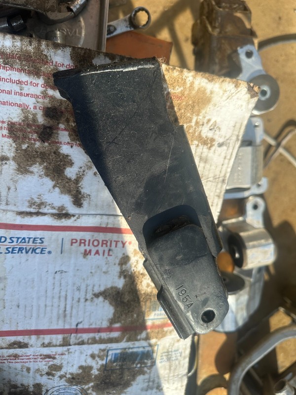 90-94 Eclipse Talon Laser AWD REAR MOTOR ENGINE LOWER MOTOR MOUNT BRACKET