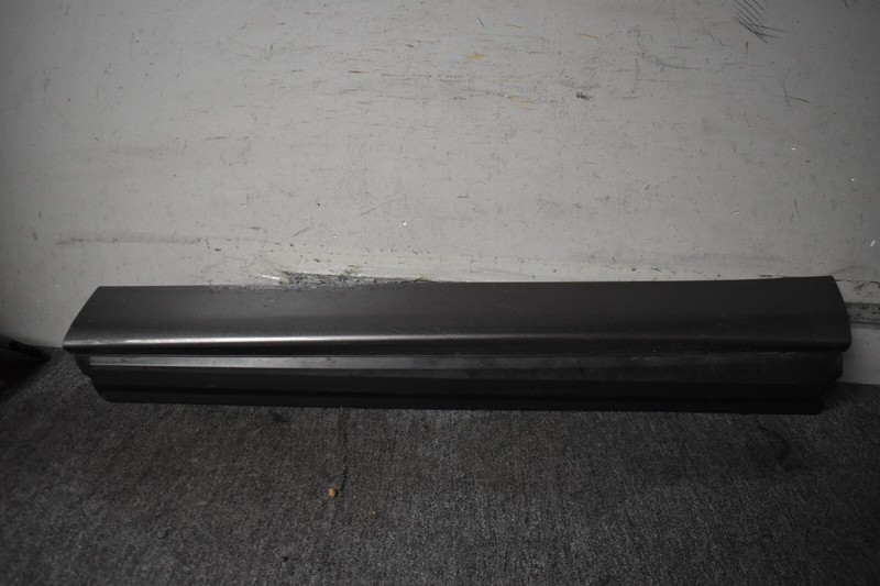 2016-2019 TOYOTA HIGHLANDER FRONT RIGHT SIDE DOOR MOLDING FACTORY OEM