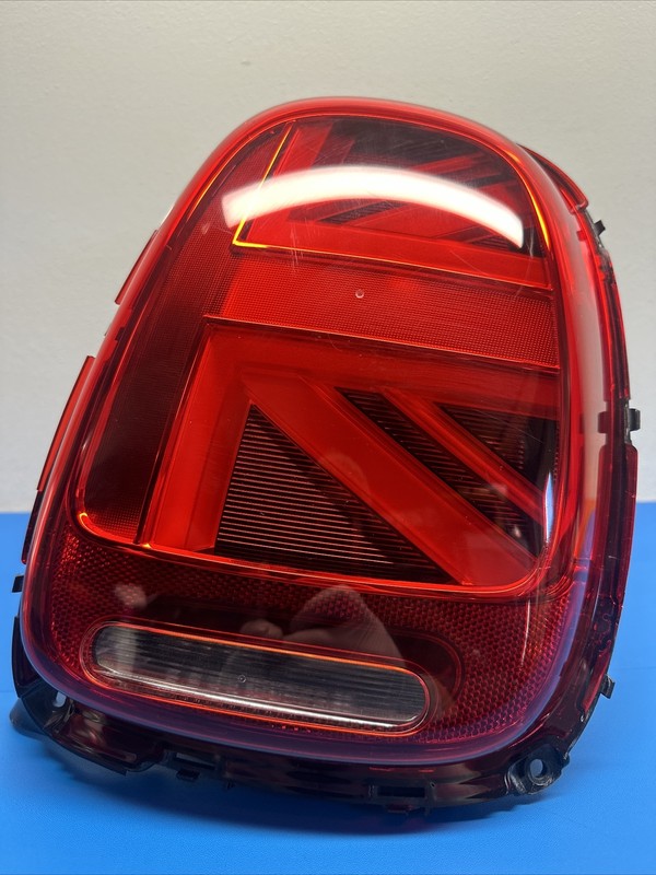 7435136 | 2018 - 2023 MINI COOPER F55 RIGHT SIDE LED TAIL LIGHT OEM RH RR