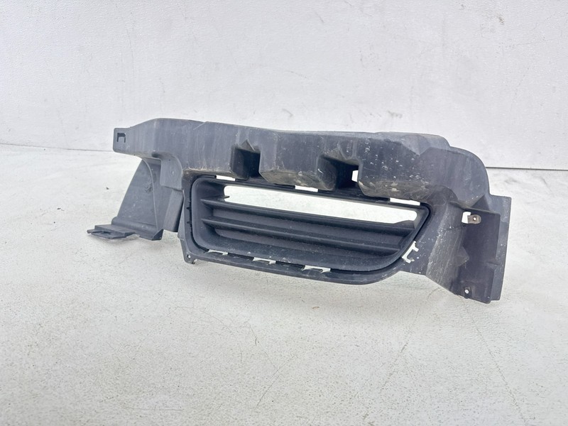 2015-2023 DODGE CHARGER FRONT RIGHT SIDE BUMPER FOG LIGHT LAMP BEZEL OEM