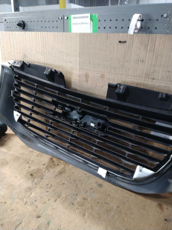 2008 GMC Yukon Grille OEM White 22761714 Used 4DR SUV 210K Mileage