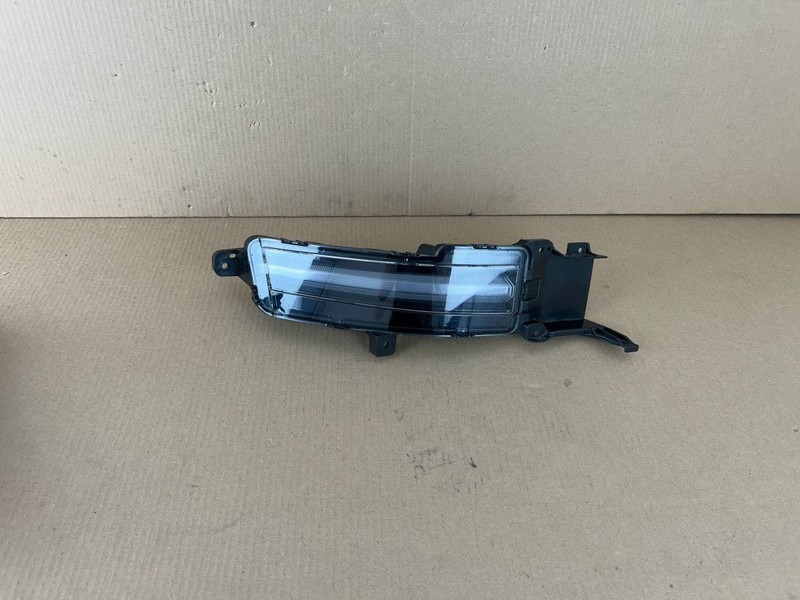 ✅25-26 Rivian R1T R1S Front Right Turn Signal Fog Light Lamp PT00882633-D