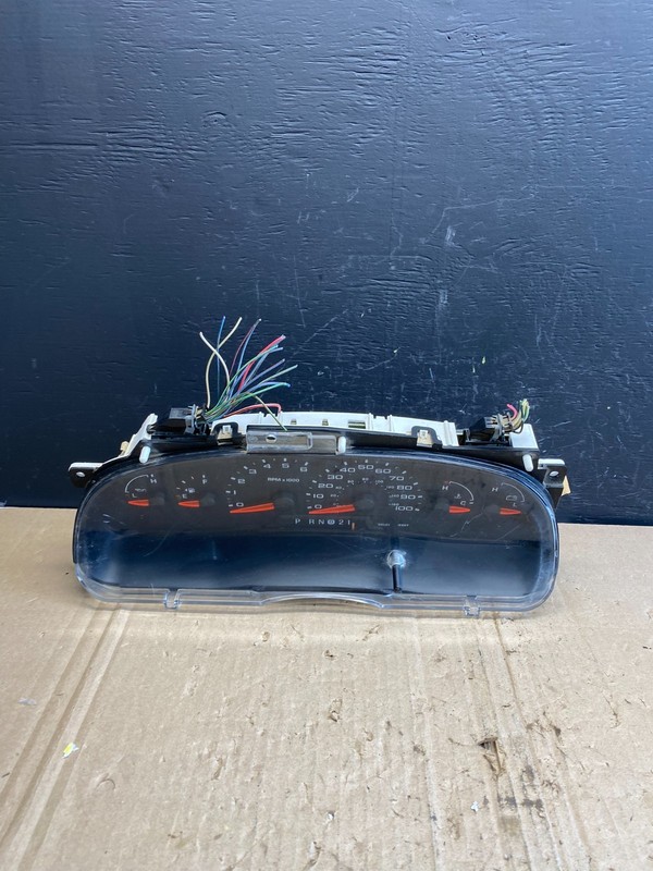 2006 Ford E350 Gauge Speedometer Cluster OEM ab9123 DG