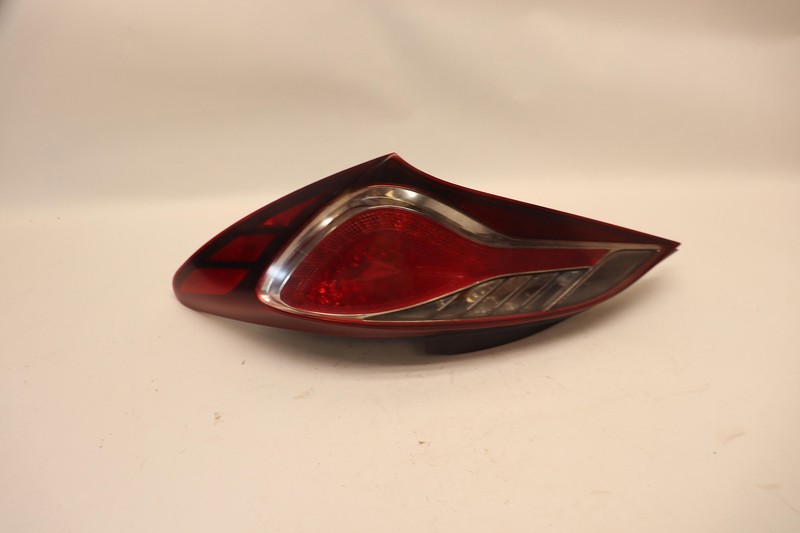 2013-2016 HYUNDAI GENESIS REAR RIGHT PASSEGER SIDE LIGHT TAILLIGHT ASSEMBLY OEM