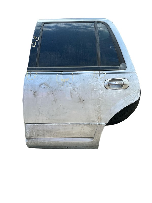 For Expedition door 2007 to 2017 rear left side 119" WB has damage clips broken