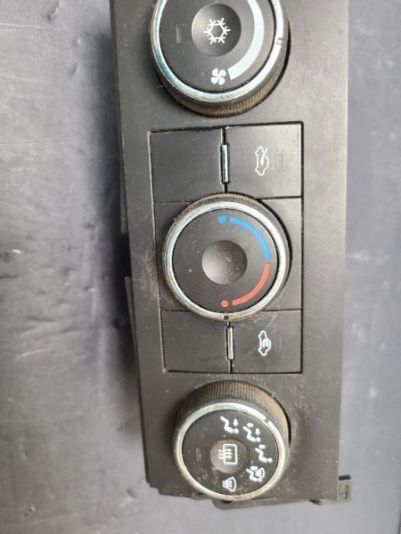 Temperature Control With AC Manual Control Fits 07-09 SIERRA 1500 PICKUP 560888