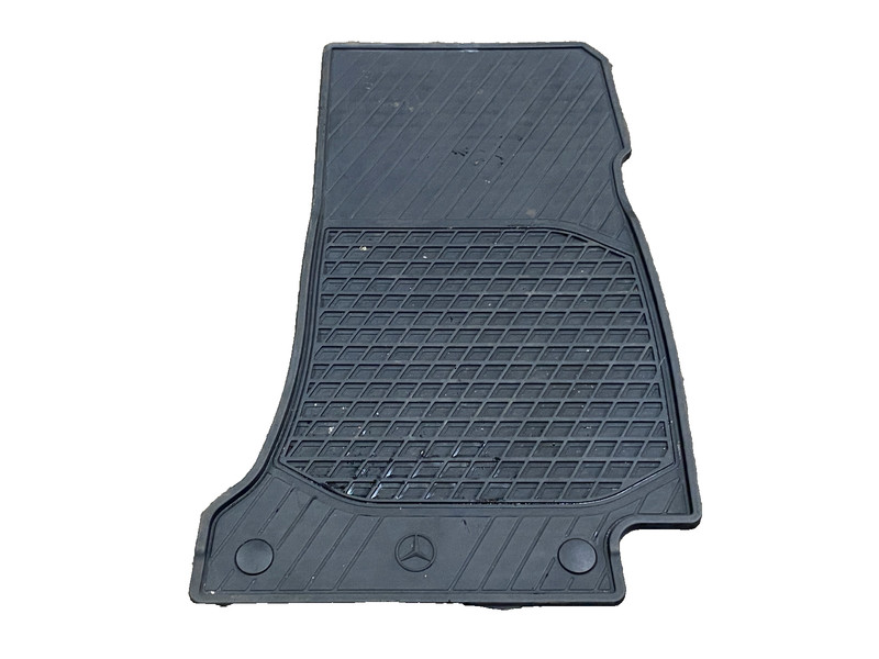 17-20 MERCEDES E400 E450 W213 ALL WEATHER FRONT RIGHT RUBBER MAT OEM #A0.60