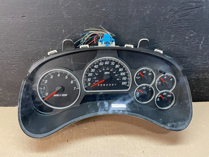 2006 - 2009 GMC Envoy Speedometer Cluster Gauge Oem AE3318 DG