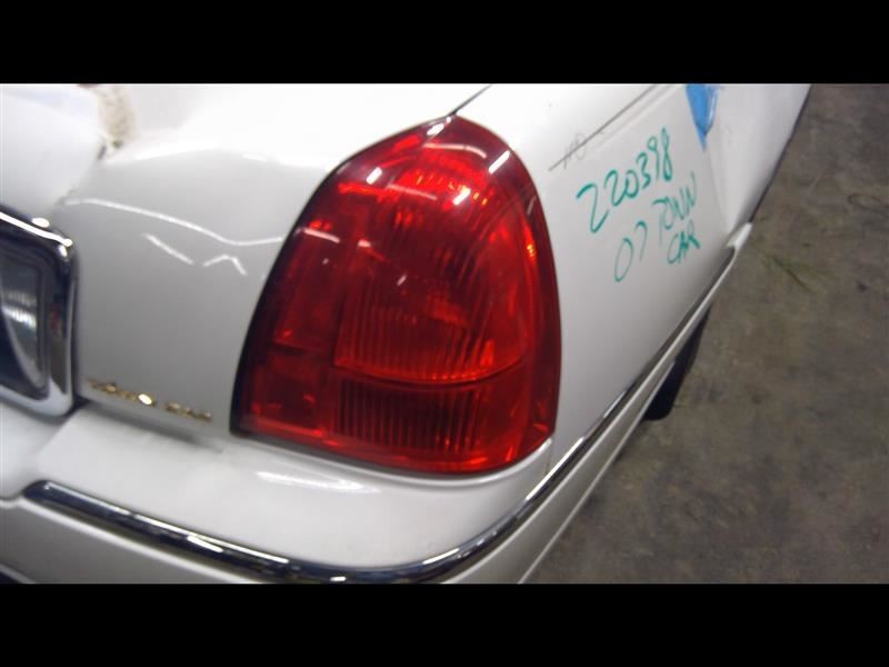 Passenger Tail Light Quarter Panel Mounted Fits 03-11 LINCOLN & TOWN CAR 963778