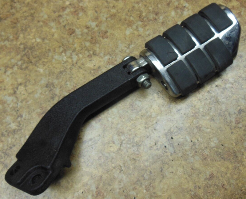 08 Harley Davidson HD FXDL Dyna Glide Right Rear Foot Peg Pedal Mount Passenger