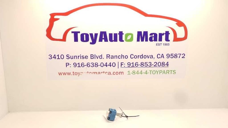 TUNDRA 01 02 03 04 05 81985-0C031 TOWING CONVERTER