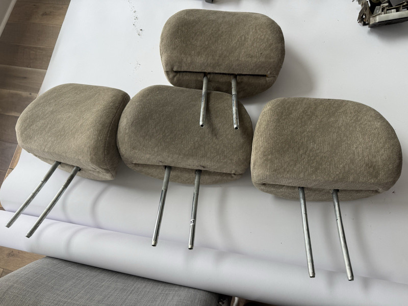 99-04 Honda Odyssey Front Middle Row Headrests Left Right Set 4 Beige CLOTH