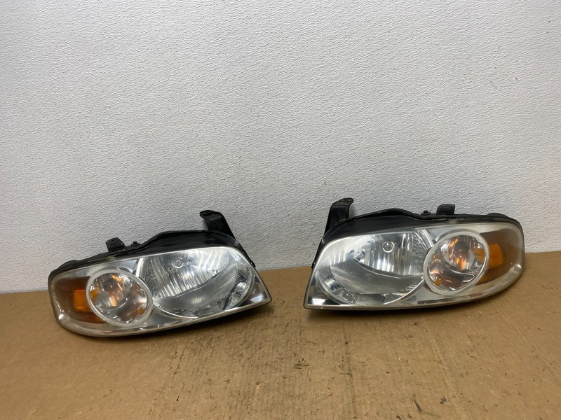 2004 - 2006 Nissan Sentra Halogen Left+Right Headlights TYC AD0566 DW