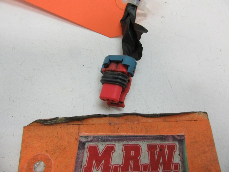 WIRE PLUG CONNECTOR PIG TAIL HARNESS END CLIP PURGE VALVE EVAP CAN CANISTER