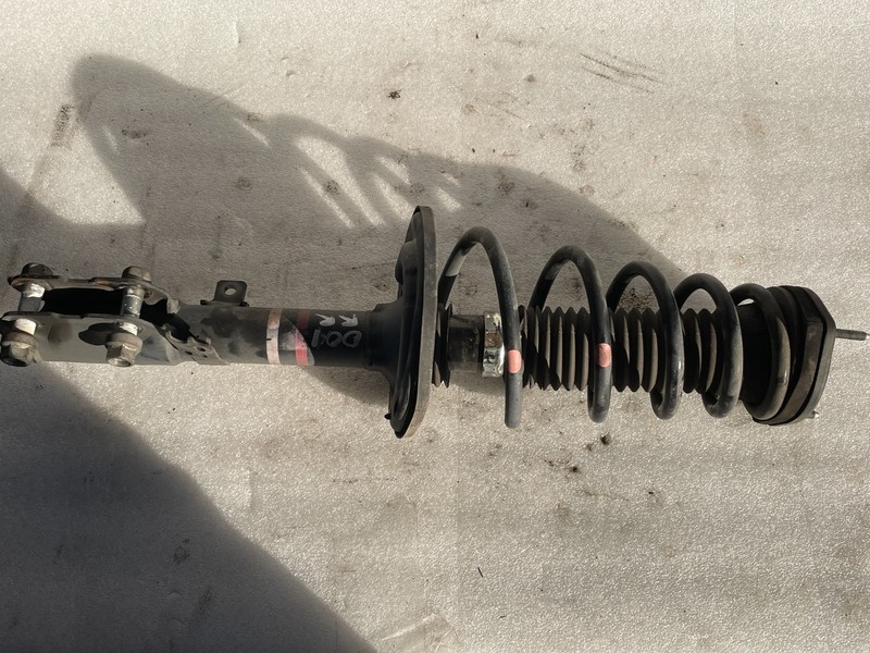 2016 - 2018 LEXUS ES350 ES300H REAR RIGHT SHOCK ABSORBER STRUT & COIL SPRING OEM