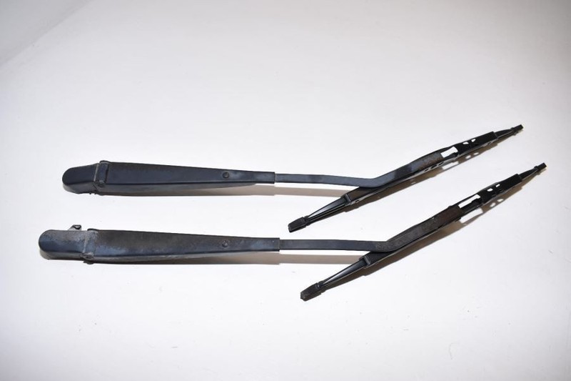 1998 JEEP WRANGLER TJ SET PAIR OF WIPER ARMS OEM