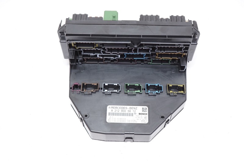 MERCEDES W204 C-Class Front SAM Module Relay Fuse Box OEM 2010 - 2016
