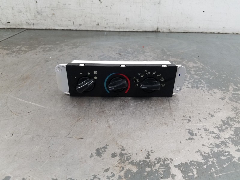 2005 Jeep Wrangler TJ Rubicon 4x4 Climate Control Panel #8311 VV3