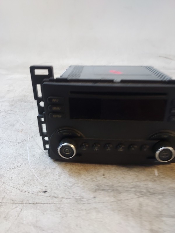 07 08 Chevy Malibu AM FM CD radio receiver 15921647 OEM