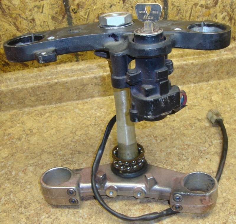 2001 Yamaha YZFR6 YZFR6L YZF R6 YZFR YZFR600 Front Triple Tree Fork Clamp Neck