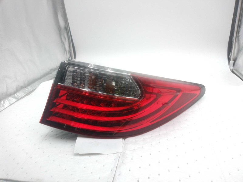2015 Lexus ES350 Right Tail Light Assembly White OEM 366798 - Used, Scratches