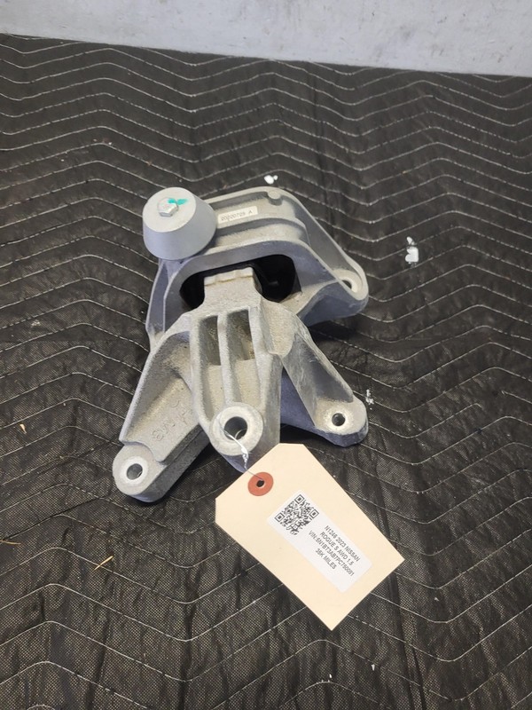 Used Oem Nissan Right Passenger Engine Mount Bracket for 2022-2025 Rogue 1.5L