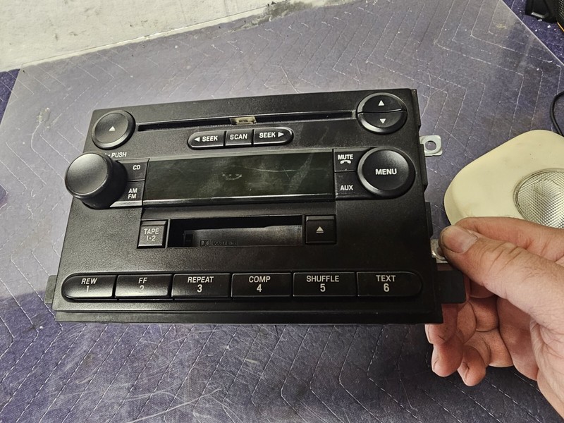 Stereo Radio AM FM CD Cassette 4L3T18C868FC Fits 04 FORD F150 PICKUP TRUCK