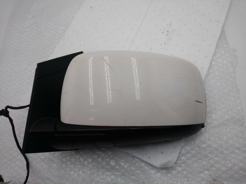 2009 Chrysler Town & Country Left Door Mirror White OEM 602730 Scuffed