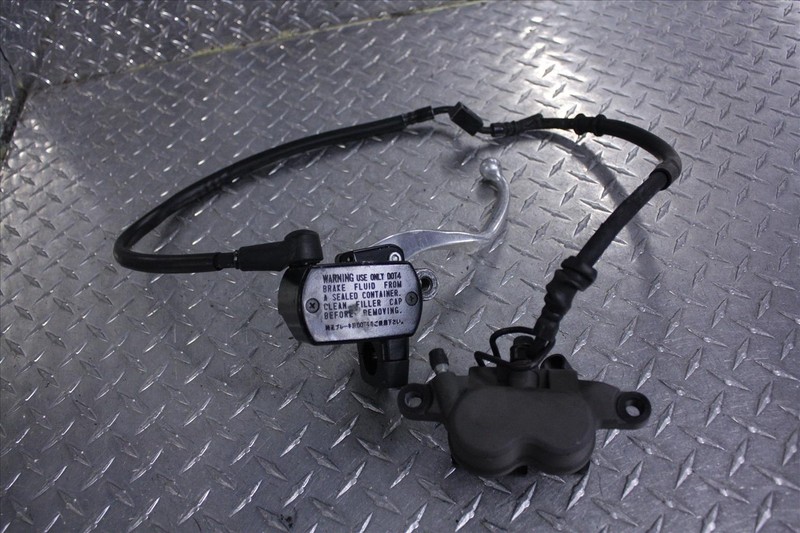 2012 YAMAHA XVS 950 V-STAR FRONT BRAKE CALIPER MASTER CYLINDER BOTTLE XVS950 12