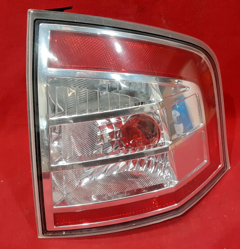 2007 - 2010 Ford Edge - Passenger Side Tail Light / Right - Rear -