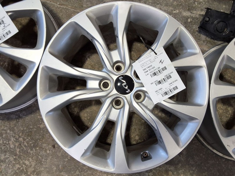 2020-2022 Kia Telluride Wheel Rim 18x7-1/2 Alloy 5 Split Spoke Silver