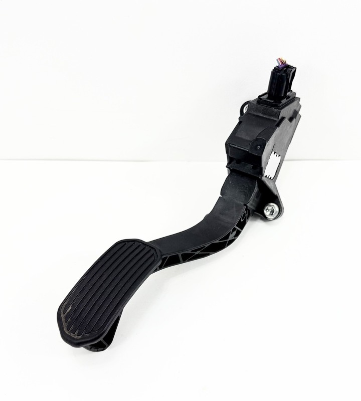 2014-2019 Toyota Corolla Gas Accelerator Pedal Assembly OEM 78110-02250