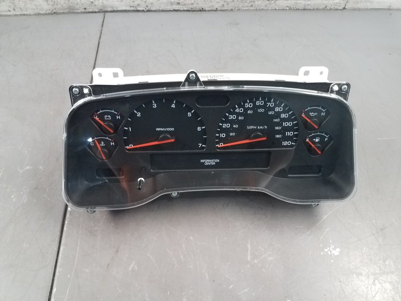 2002 Dodge Dakota R/T Gauge Cluster #8751 L1