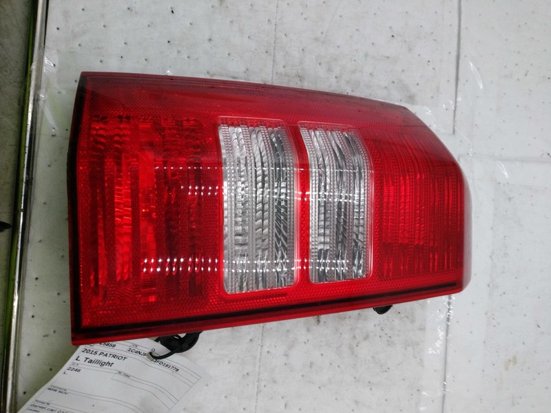 2015 Jeep Patriot Left Tail Light Assembly Black OEM 349003 75K Miles