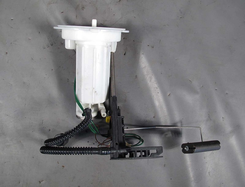 2006-2010 BMW M5 M6 S85 5.0L V10 Left Side Fuel Tank Level Sender Sensor OEM