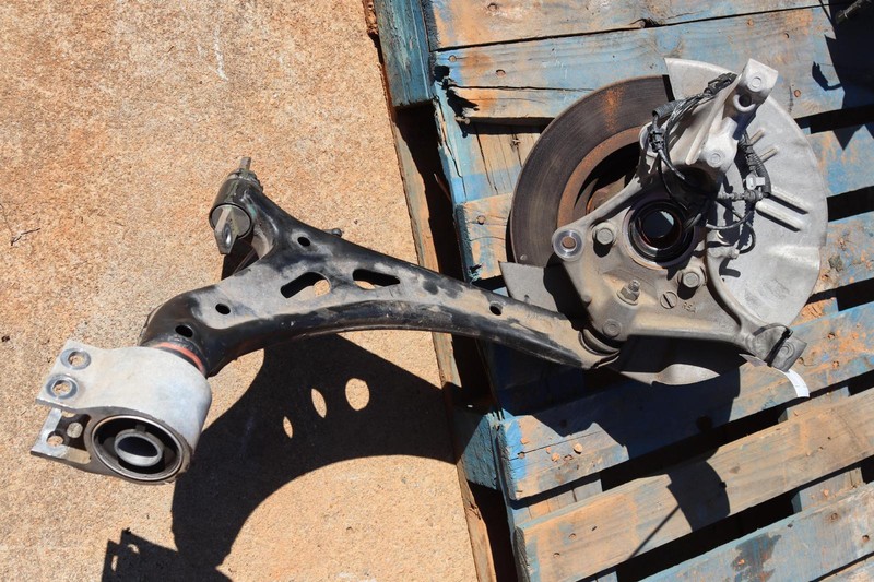 2018-2021 BUICK ENCLAVE FWD FRONT RIGHT SPINDLE KNUCKLE WHEEL HUB W/ ARM OEM