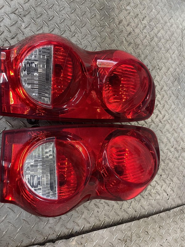 2004-2009 Dodge Durango RH LH Tail Light Tail Lamp Set Oem