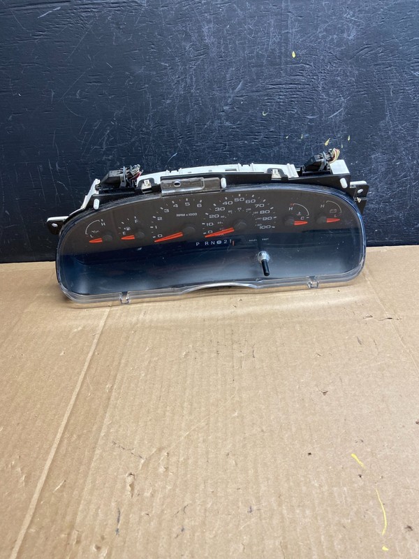 2006 Ford E350 Gauge Speedometer Cluster OEM ad2156 DG
