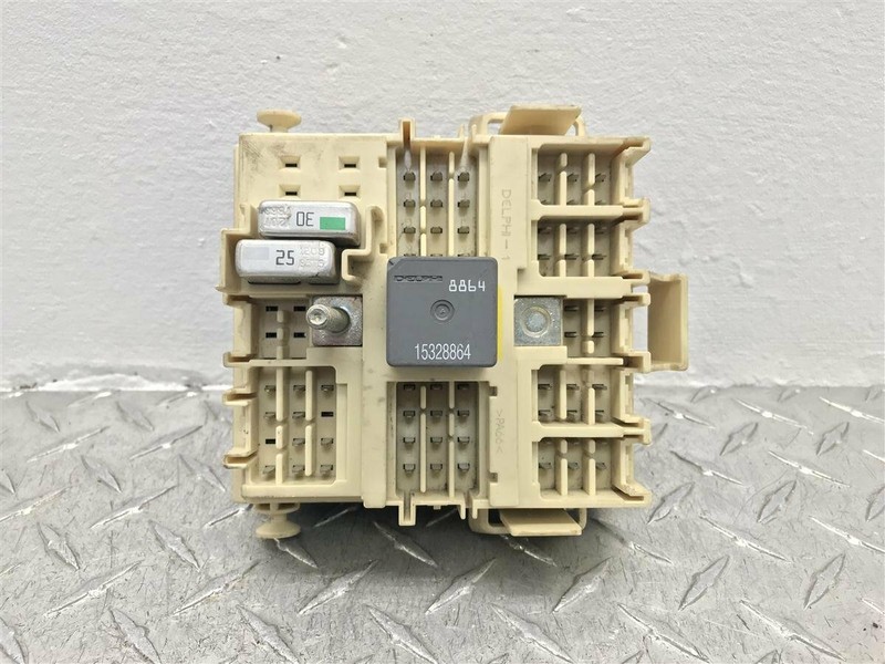 2003-2005 SILVERADO SIERRA 1500 2500 CABIN FUSE-RELAY BOX OEM 15190658