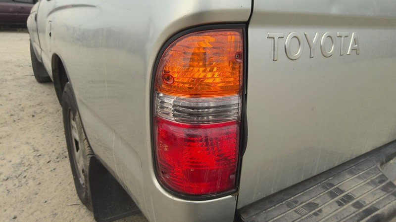 Tail Light Assembly TOYOTA TACOMA Left 01 02 03 04